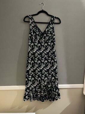 Black White Floral Midi Dress Sleeveless V-Neck Ruffle Hem 90s Y2K Romance